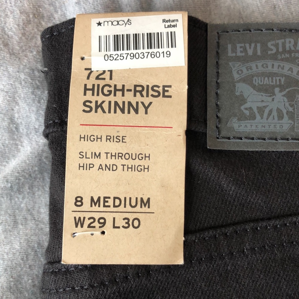 NEW Levi’s 721 High Rise Black Distressed Skinny Jeans - Picture 9 of 12